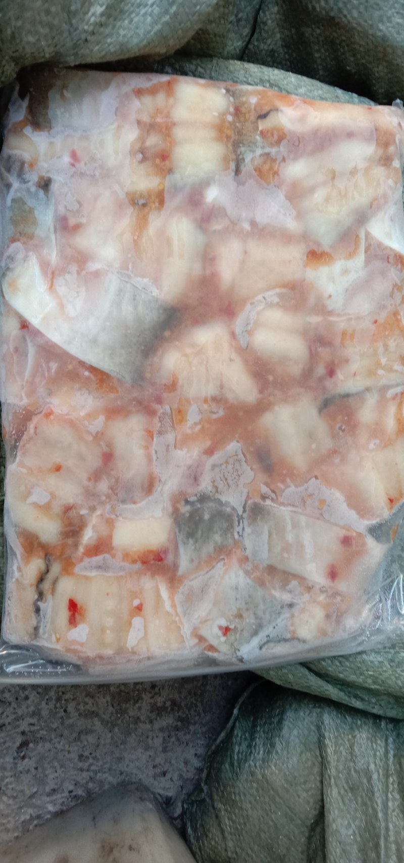 湖北特产调理草鱼鱼块，采用先进的工艺制作流程
