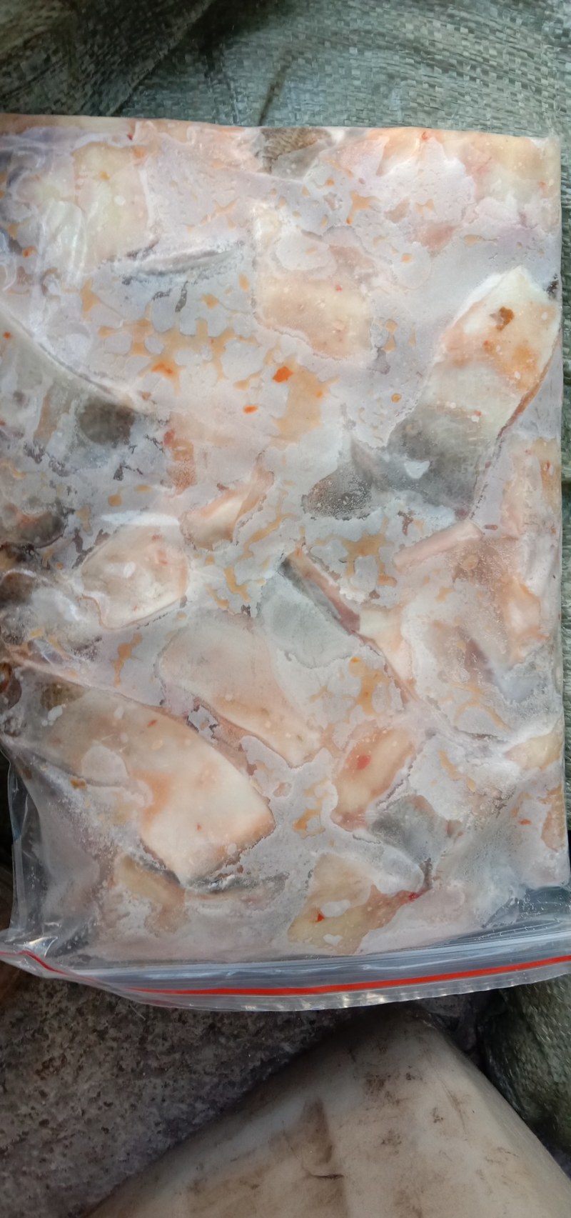 湖北特产调理草鱼鱼块，采用先进的工艺制作流程