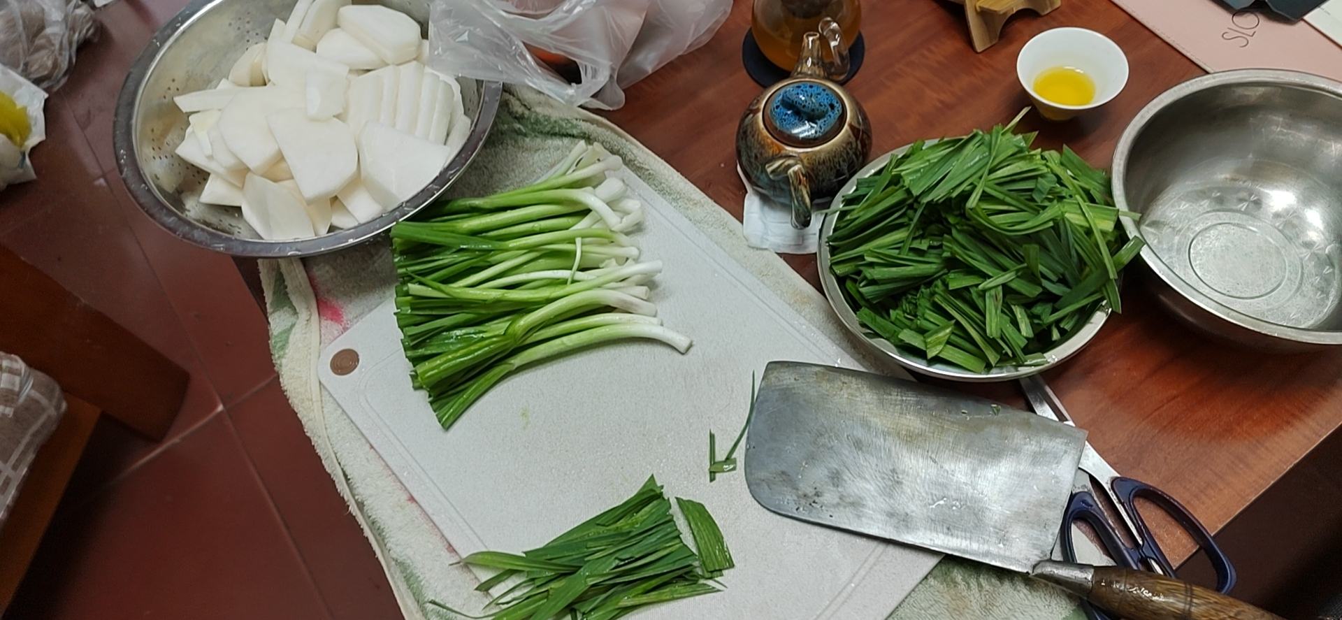 红蒜煮鸡炖煮过程