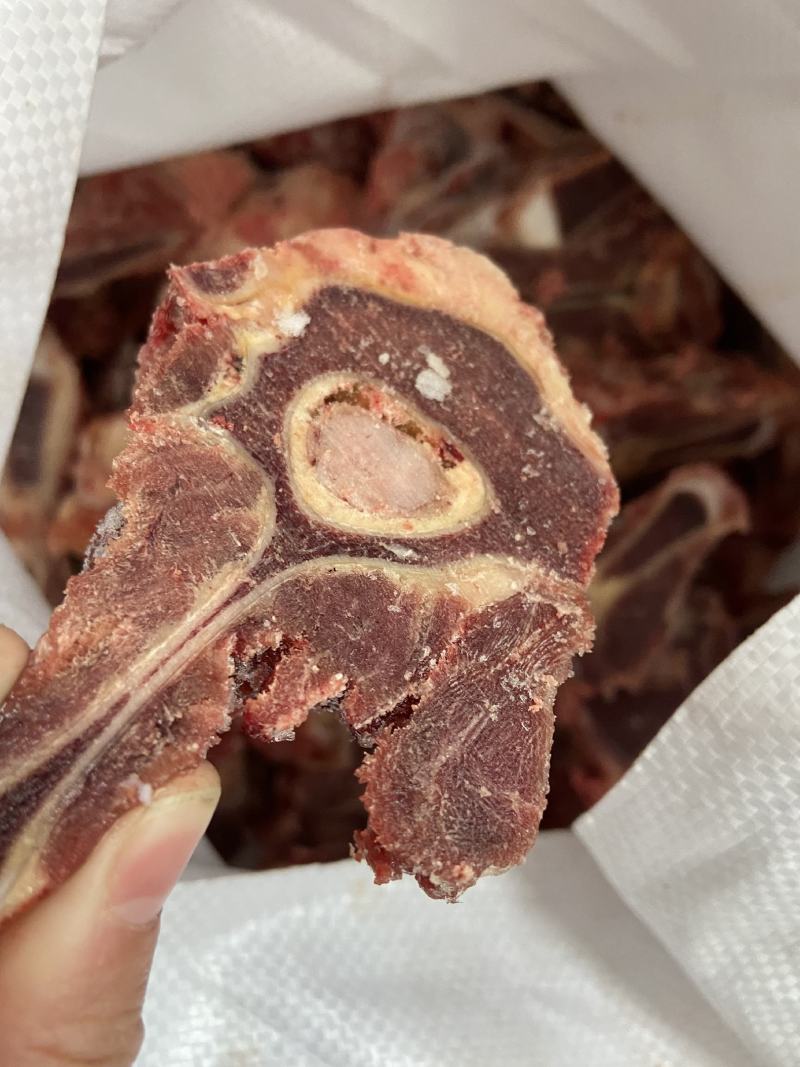 切块带肉脊骨颜色新鲜，欢迎新老朋友光临冻品，全国发货