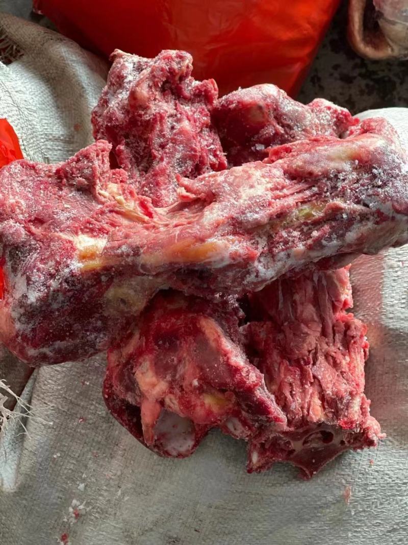 切块带肉脊骨颜色新鲜，欢迎新老朋友光临冻品，全国发货