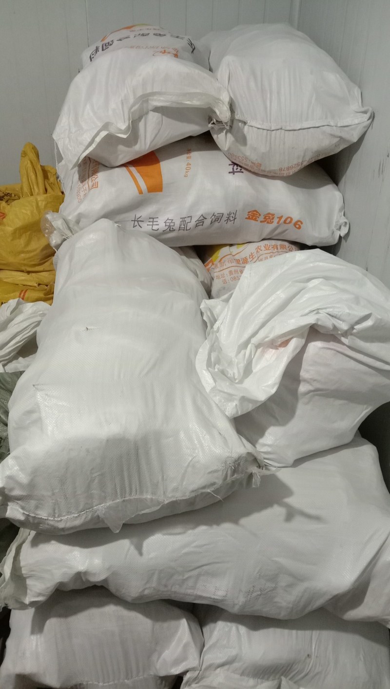 扒皮，活兔宰杀，优质兔肉，价格美丽，一手货源，买的放心，