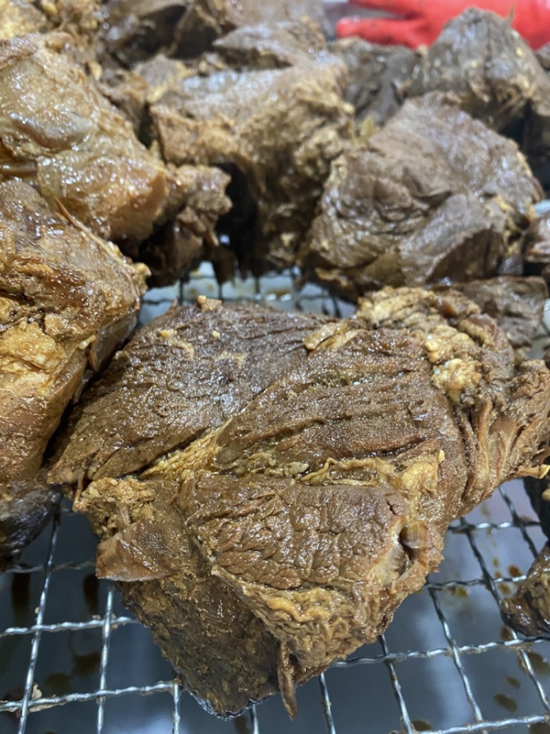 酱香牛肉，出锅空调屋晾好打包，发全国，冷链运输