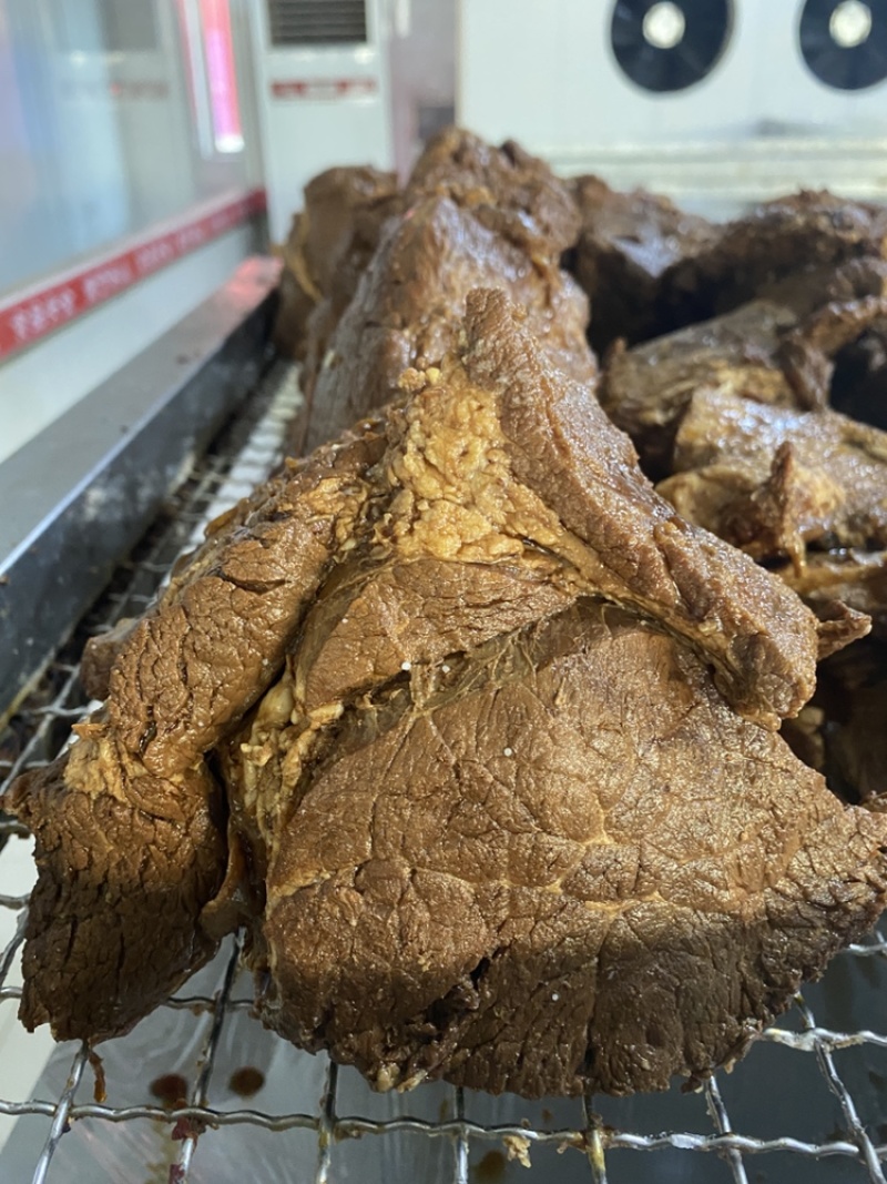 酱香牛肉，出锅空调屋晾好打包，发全国，冷链运输