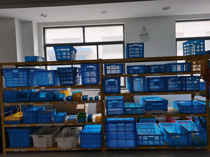 江苏无锡市巨龙塑化公司，（胶框、胶箱、等注塑制品）