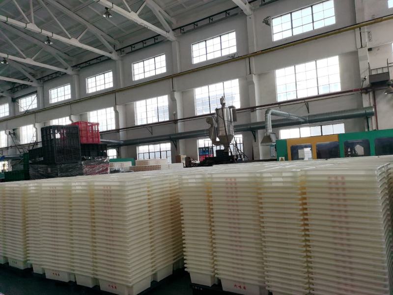 江苏无锡市巨龙塑化公司，（胶框、胶箱、等注塑制品）