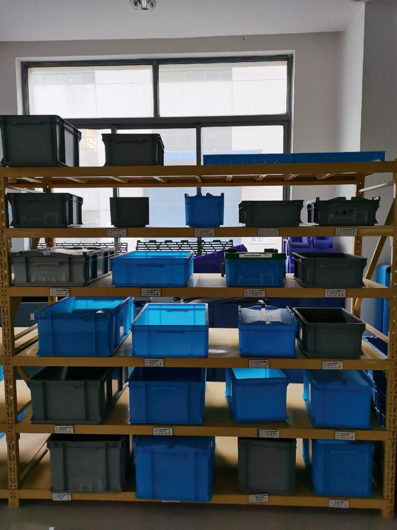 江苏无锡市巨龙塑化公司，（胶框、胶箱、等注塑制品）