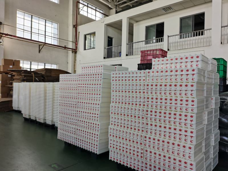 江苏无锡市巨龙塑化公司，（胶框、胶箱、等注塑制品）