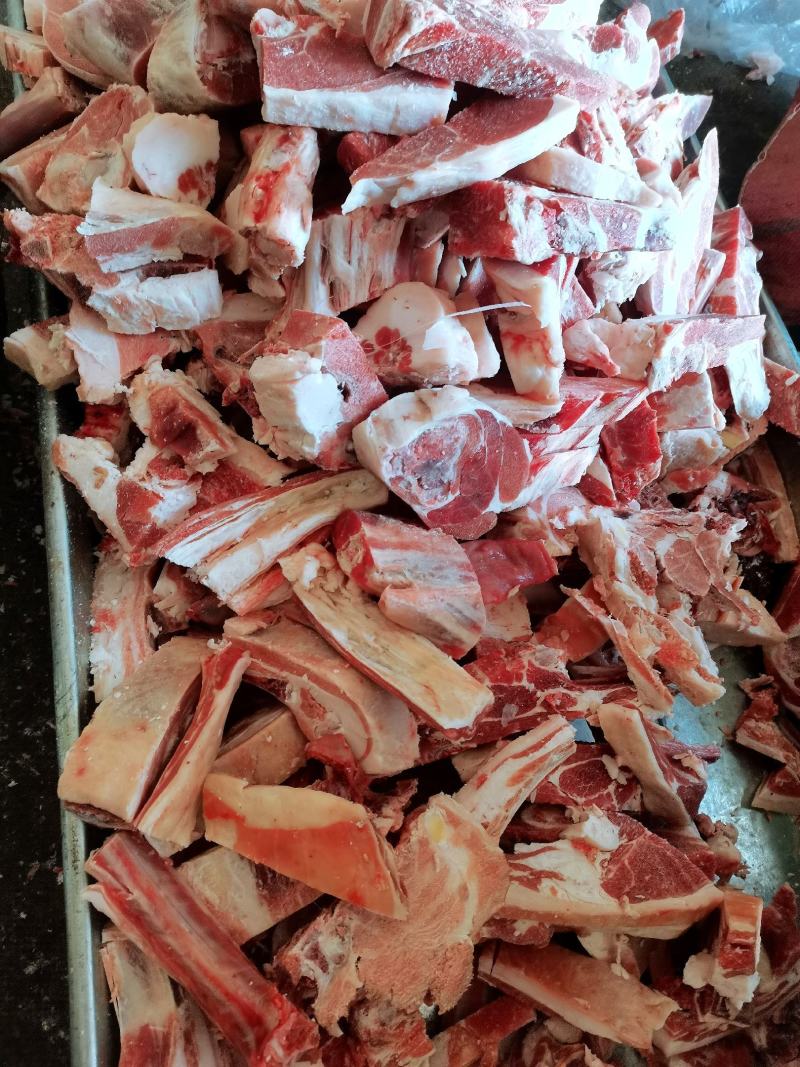 甘肃民勤羊肉，不腥不膻，肉质鲜嫩，羊腿，羊排欢迎老板来电