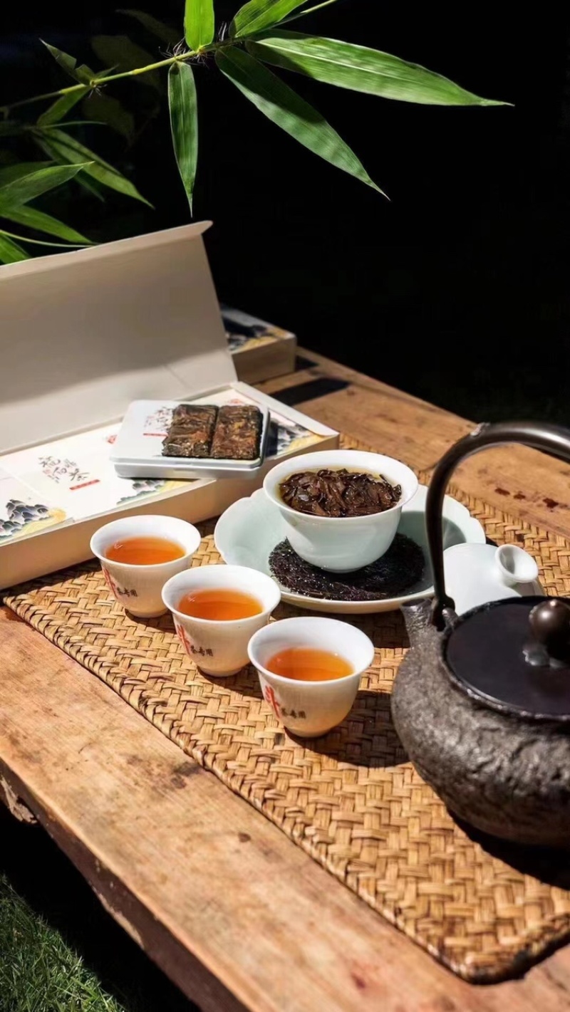 福鼎白茶小方片2018年老白茶铁盒装网红代发越陈越香