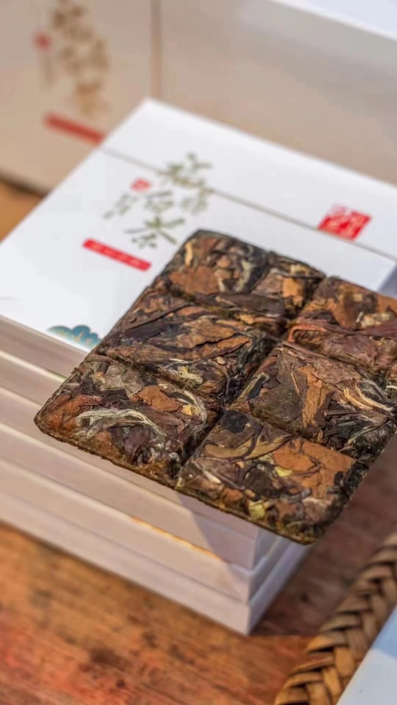 福鼎白茶小方片2018年老白茶铁盒装网红代发越陈越香