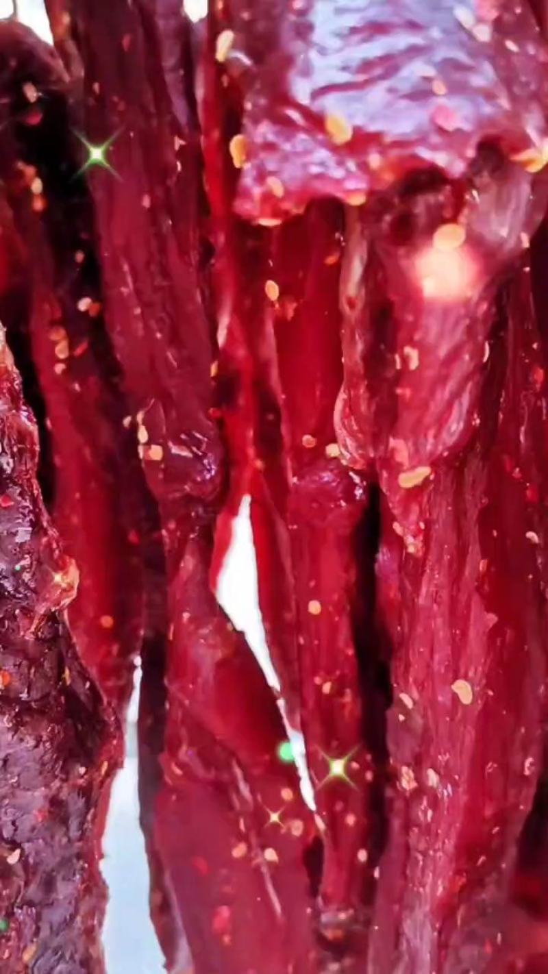 黄牛的肉质紧密厚实，嚼劲十足，肉意满满一块肉都是用心之作