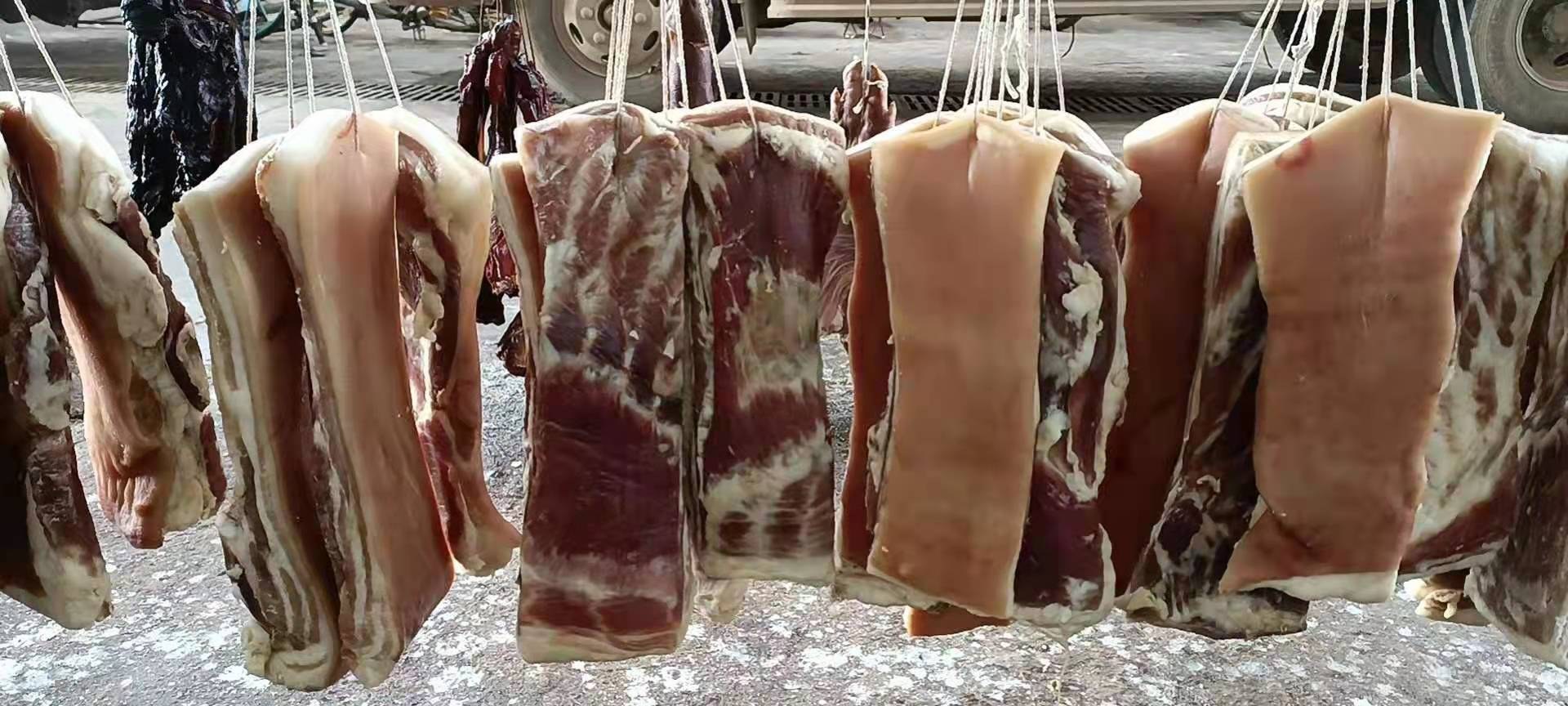 腊排骨与青木瓜的食材处理过程