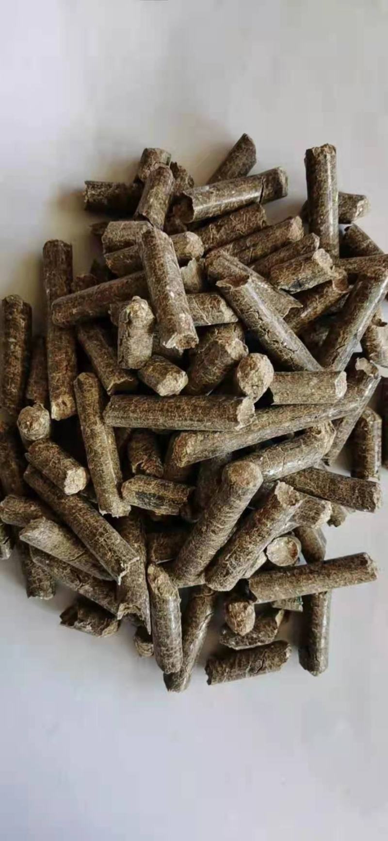 生物质燃料颗粒，玉米秸和木屑颗粒，分高低燃烧值，量大