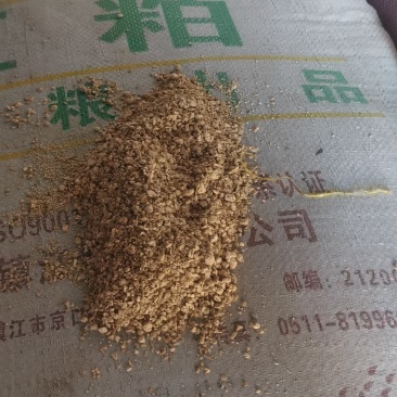 厂家直发优质豆粕牛羊猪饲料大量现货质优价廉量大从优