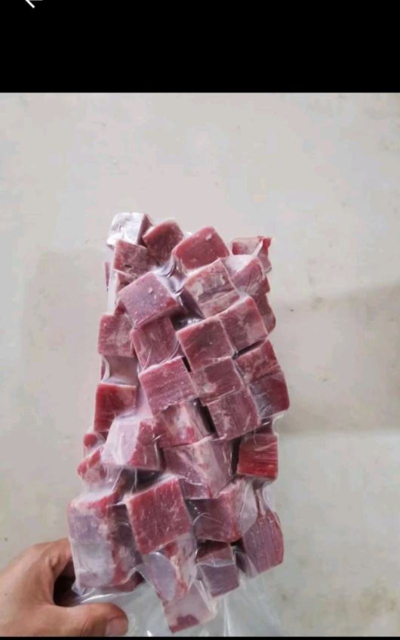 牛肉粒，不碎不散，水分小质量好，各种规格可定做代加工贴牌
