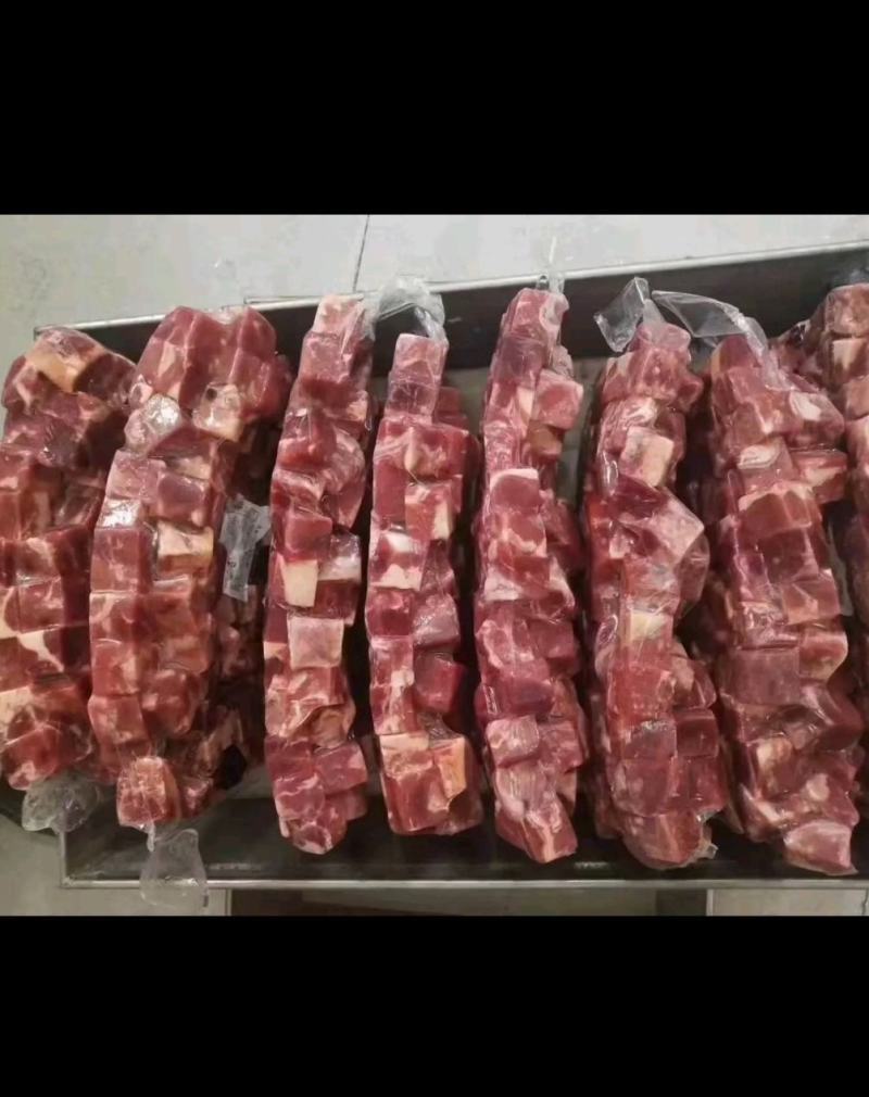 牛肉粒，不碎不散，水分小质量好，各种规格可定做代加工贴牌