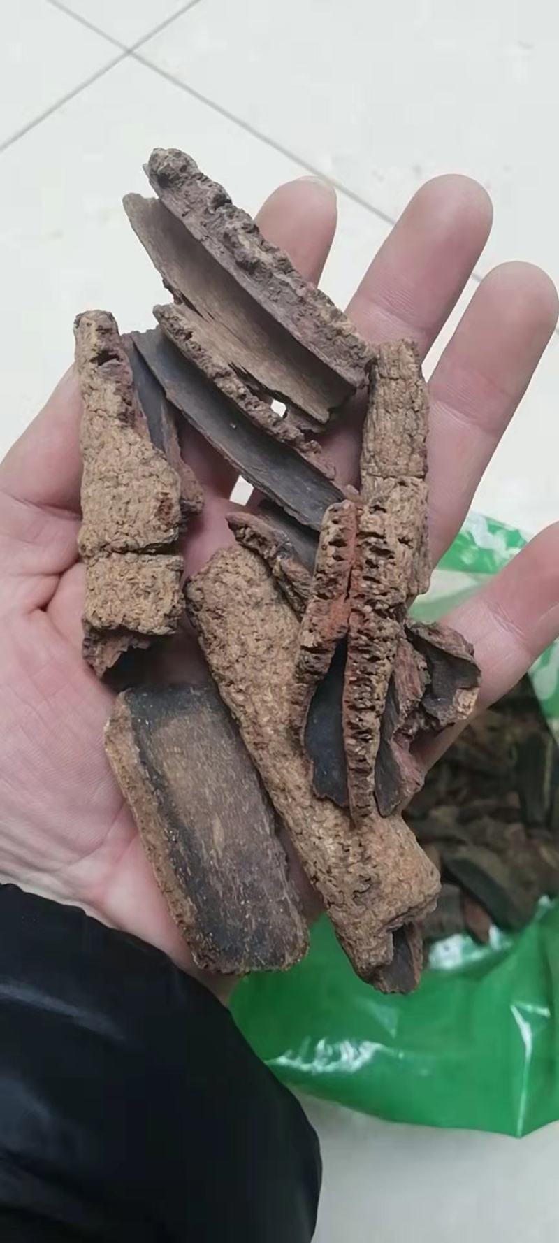 紫荆皮肉红冷背药材齐全不满意可退换货