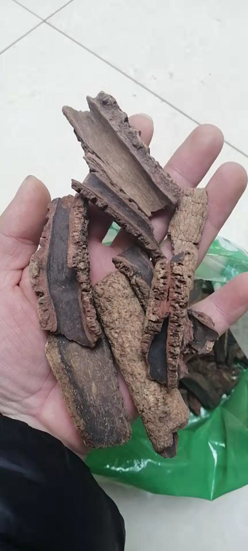 紫荆皮肉红冷背药材齐全不满意可退换货