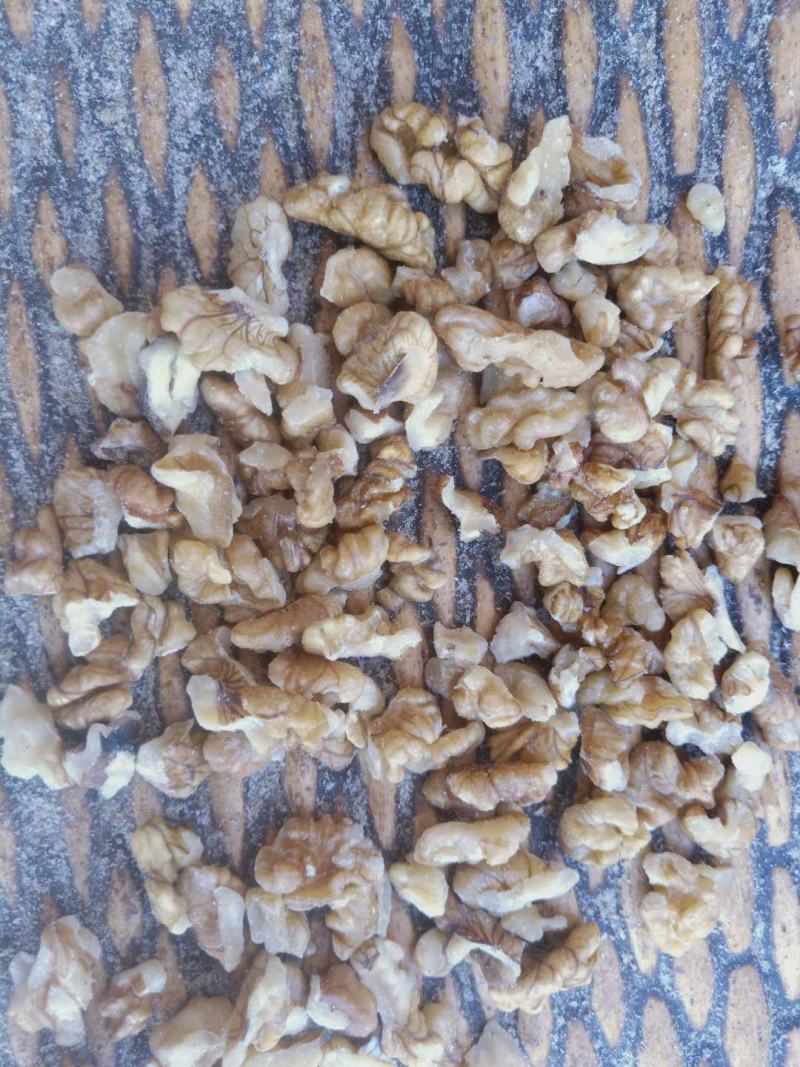 核桃仁陕西商洛深山老树核桃仁全白，质量保证