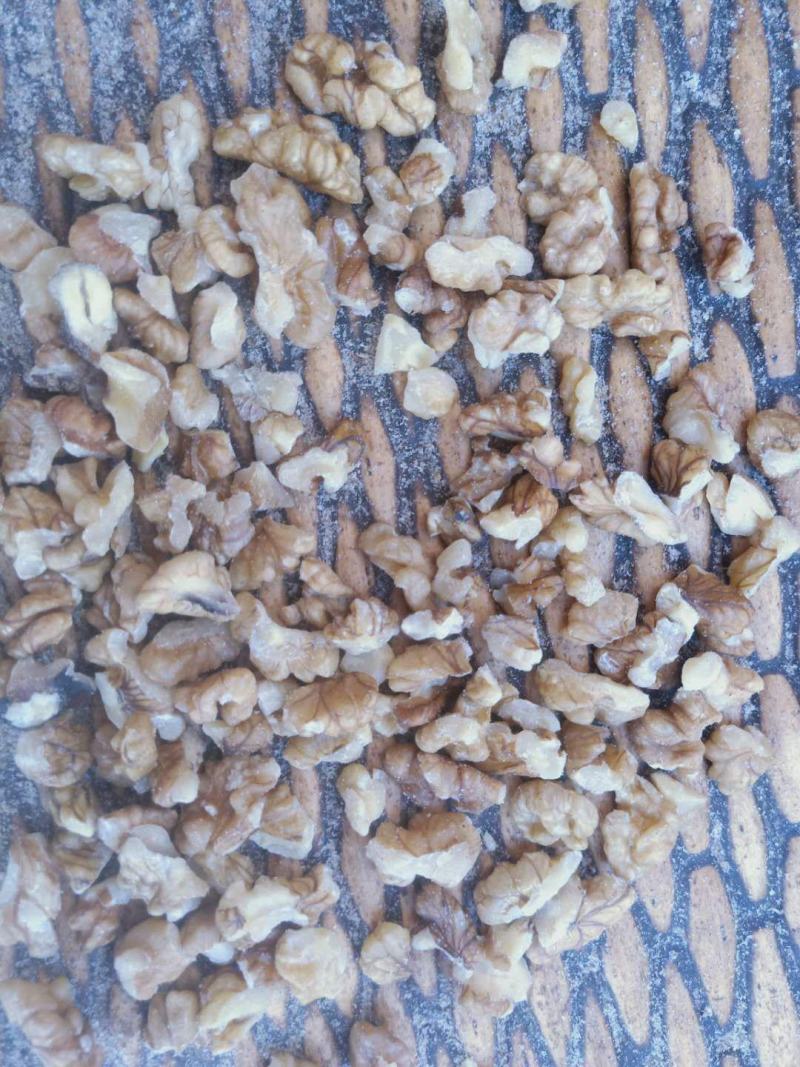 核桃仁陕西商洛深山老树核桃仁全白，质量保证