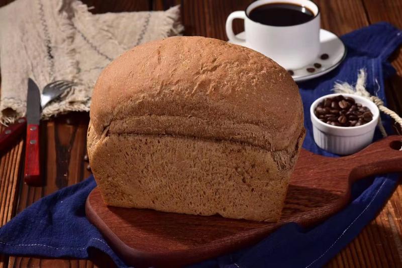 俄罗斯风味大列巴全麦面包+黑麦列巴2个。俄罗斯日常主食