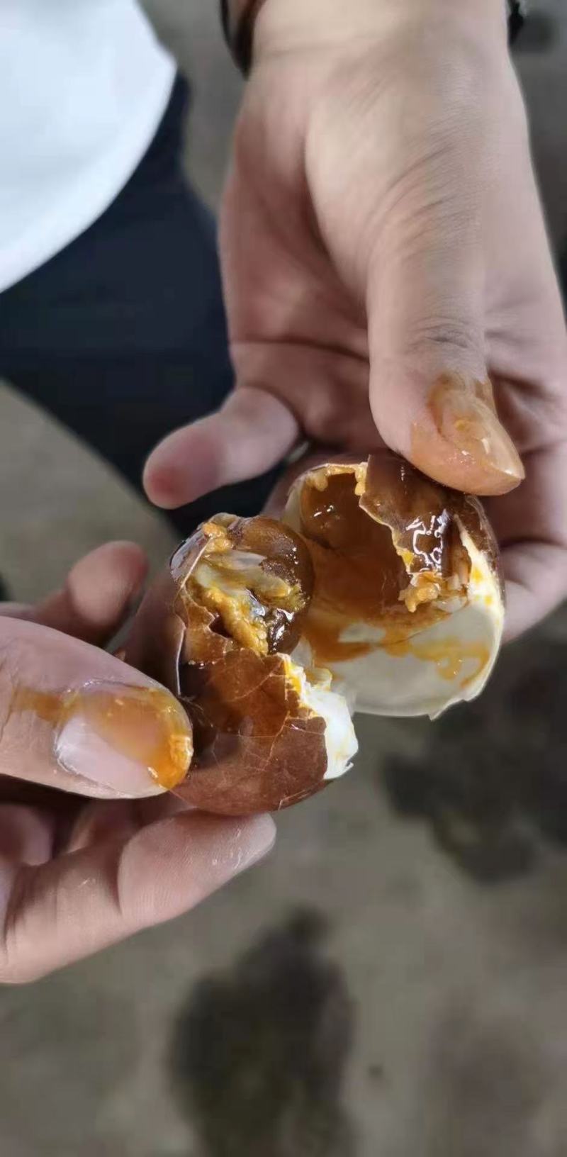 咸鸭蛋赶集火爆！个个流油！