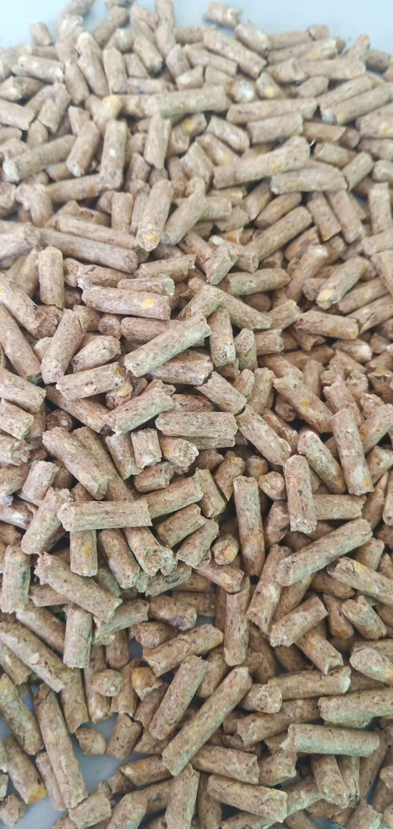 批量加工销售熟化草颗粒，牛羊马骆驼兔鹅草颗粒
