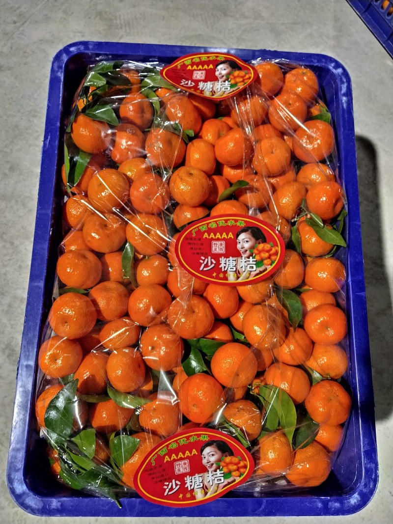 广西西林砂糖橘，果漂亮，口感好。