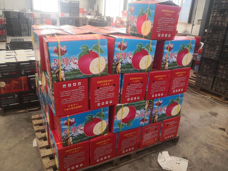 新疆阿克苏冰糖心苹果，大量出库中热卖中。