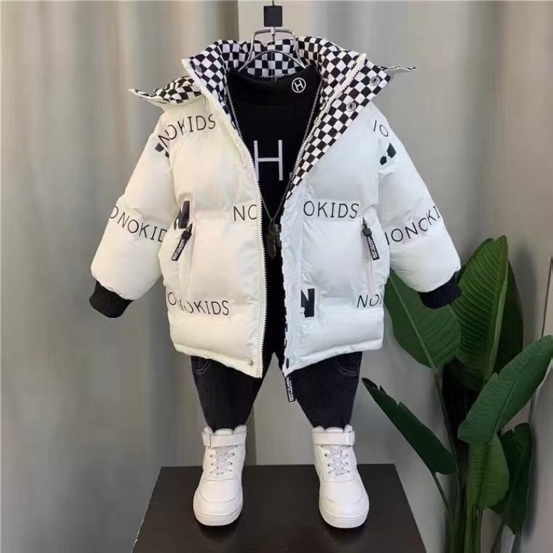儿童时髦羽绒服外套厂价