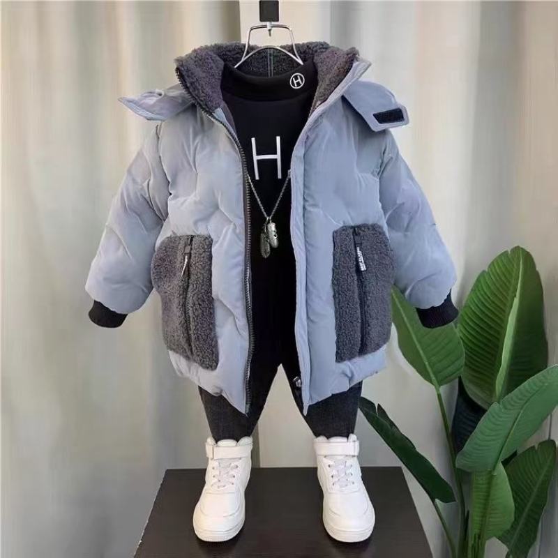 儿童时髦羽绒服外套厂价