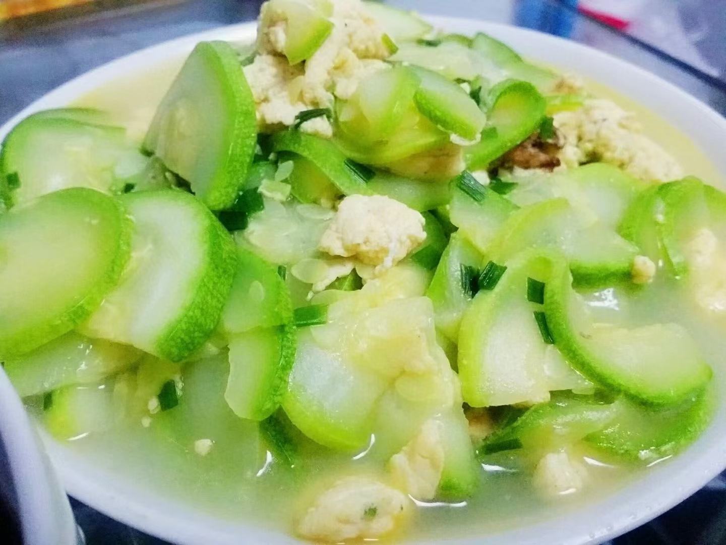 西葫芦炒鸡蛋家常菜