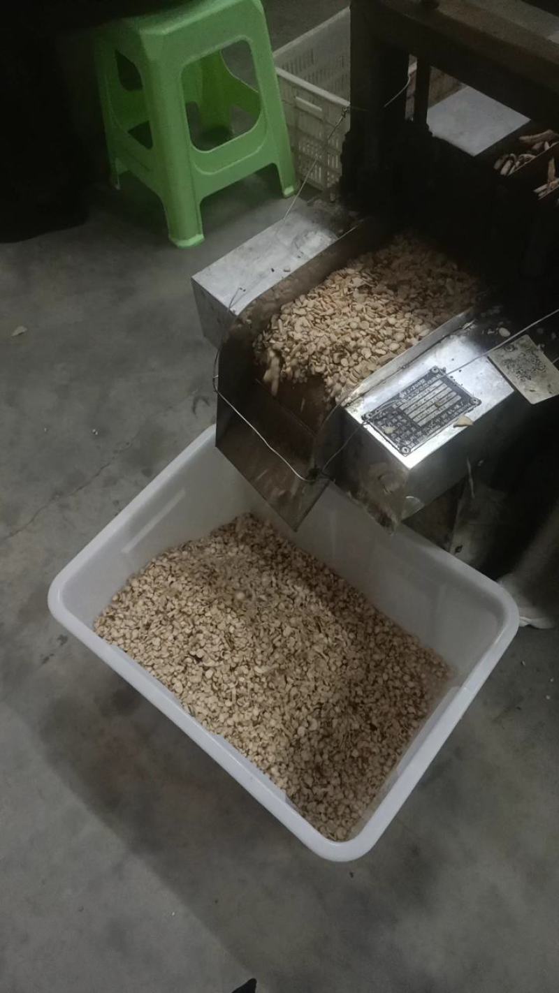 大量出售白芍片，有要货的可以联系我