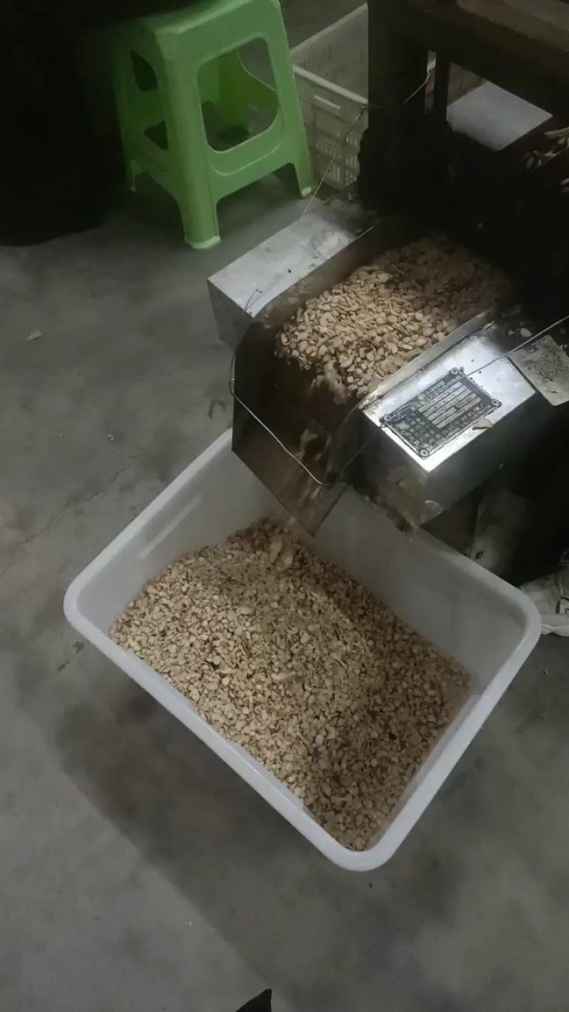 大量出售白芍片，有要货的可以联系我