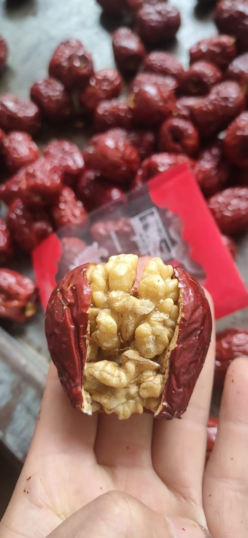 红枣夹核桃袋装1个！一箱15斤，一片装！优惠促销中！