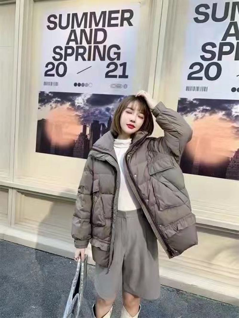 时尚爆版女装加厚款羽绒服外套系列，批元/49.9件，整首