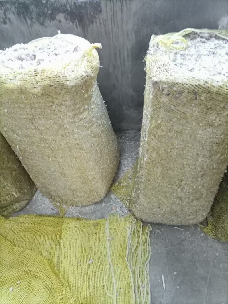 大蒜皮蒜皮压块蒜皮蒜皮压块适口性好增加采食量品