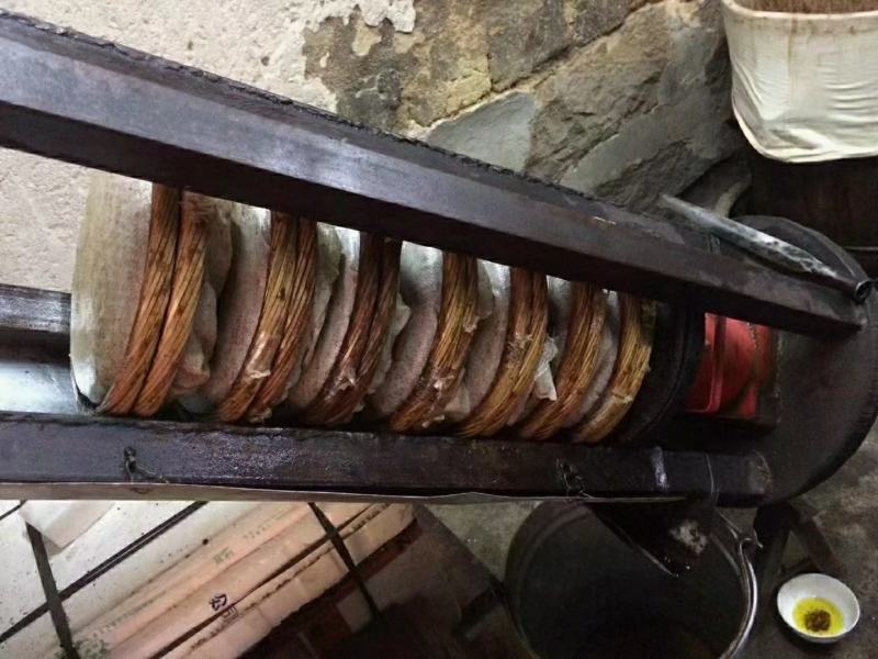 野生茶籽油，原生态，自采自摘，保证正品。