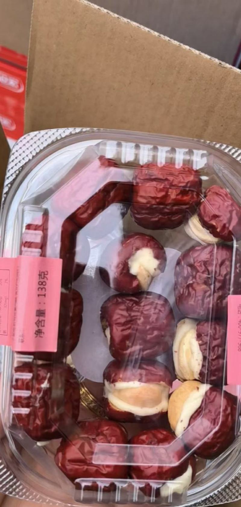 腰果泡芙枣新款一盒138克，一箱12盒厂家直销
