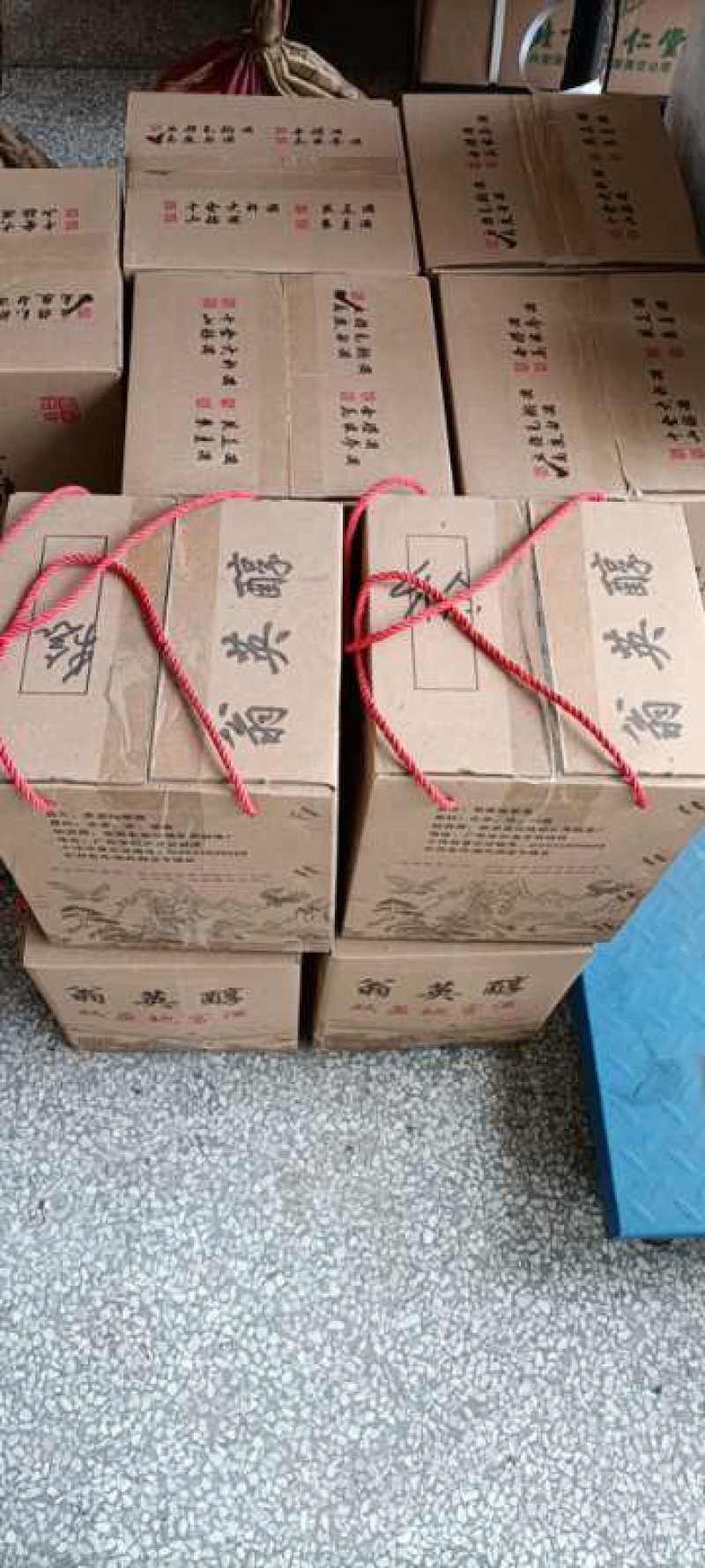 纯粮药材地窖酒，有十斤，4斤/坛，可全国各地包邮