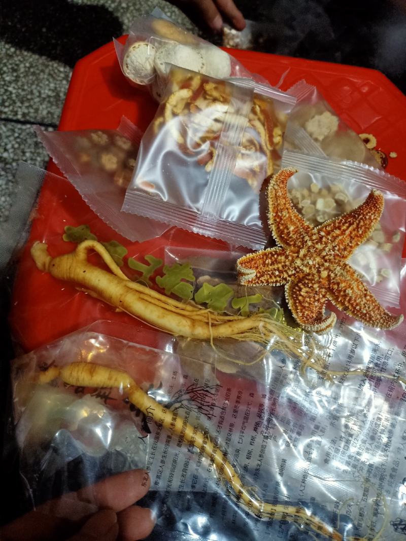 纯粮药材地窖酒，有十斤，4斤/坛，可全国各地包邮