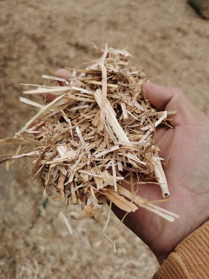 小麦秸秆，二次粉碎加压，二次除尘净度好，干度好，