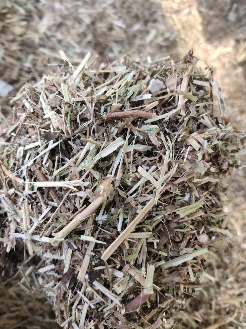 大量出售牛羊用袋装花生秧二次粉碎加工柔丝除尘