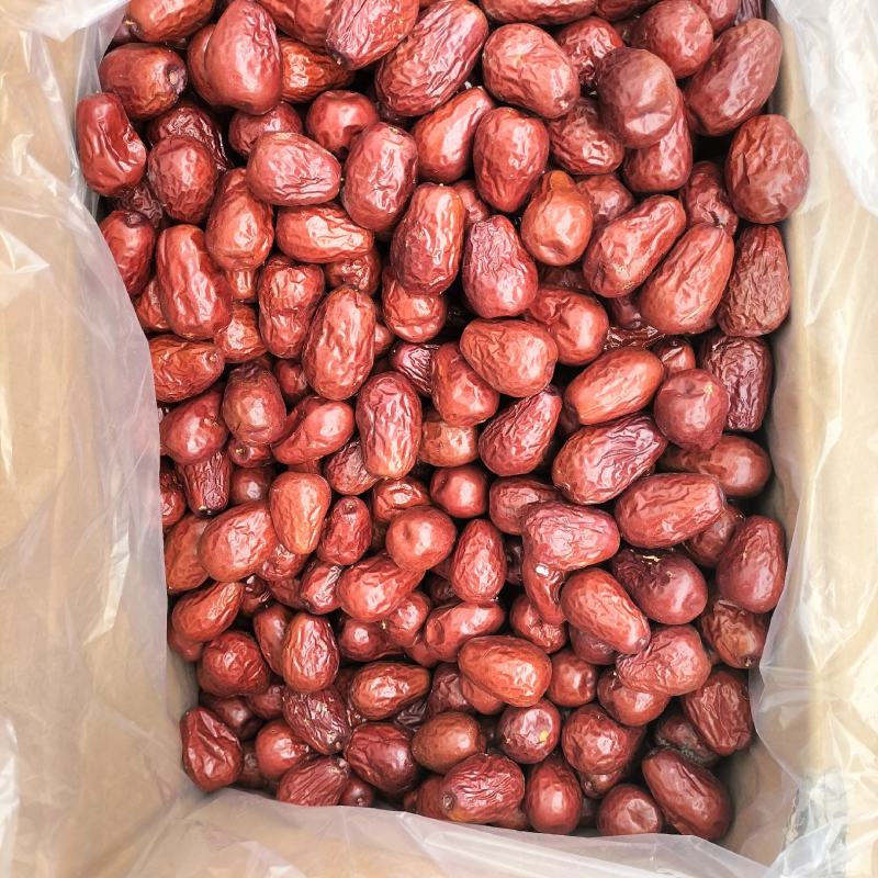 新疆大枣，又大又圆，肉质饱满，口感香甜，常吃红枣人不易老