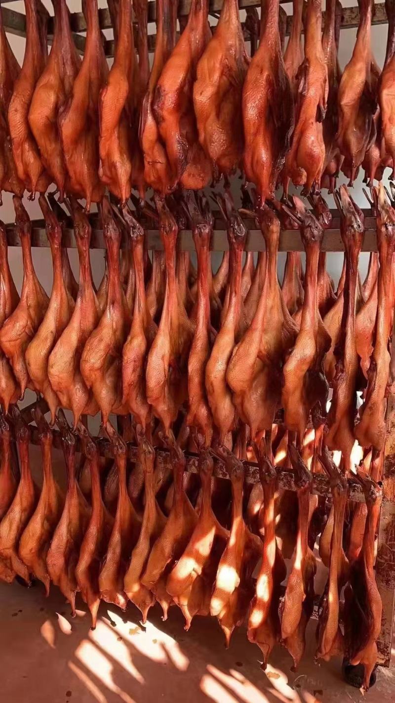 板鸭烤鸭卤鸭鸭肉。展会地摊超市卤菜店