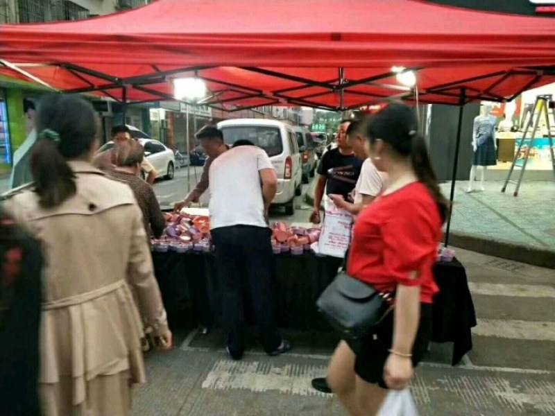 香港铺里锒手镯火烧锒饤热销跑江湖地摊产品。
