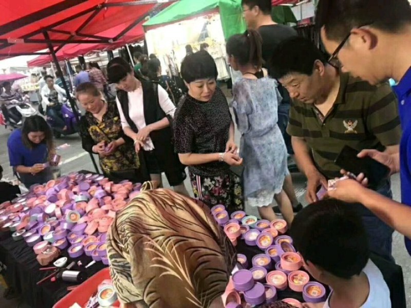 香港铺里锒手镯火烧锒饤热销跑江湖地摊产品。