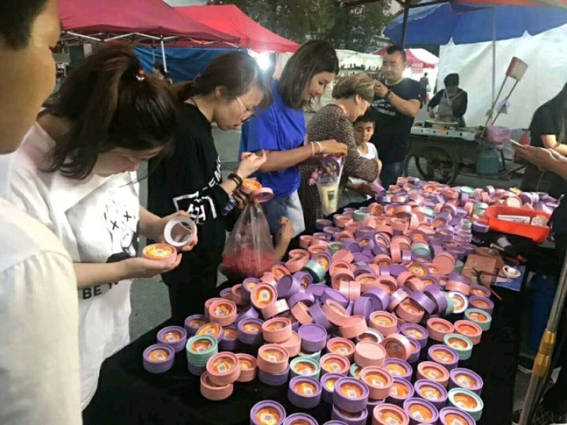 香港铺里锒手镯火烧锒饤热销跑江湖地摊产品。