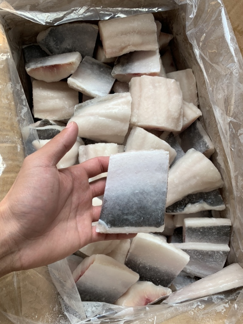 巴沙鱼块20斤，一箱70/80块。食堂专用，南京现货